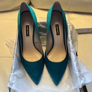 Nine West Green Fabric 4 inch heels.